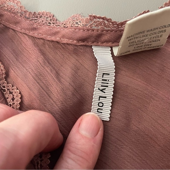 Lilly Lou Blouse – Lace Scoop Neck, Sheer & Flowing, Ruffled Hem – Rose - Picture 5 of 9